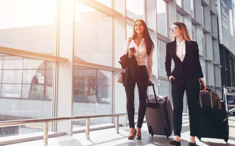 Viagem a trabalho: como organizar e o que levar na mala