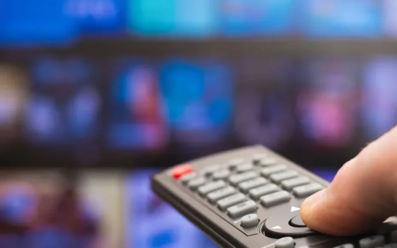 Como economizar aproveitando os benefícios da TV online